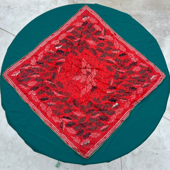 Red 16” Silk Scarf Oak Leaf Acorn Pattern Green Trim Vintage Fashion Hair Neck - Picture 2 of 5